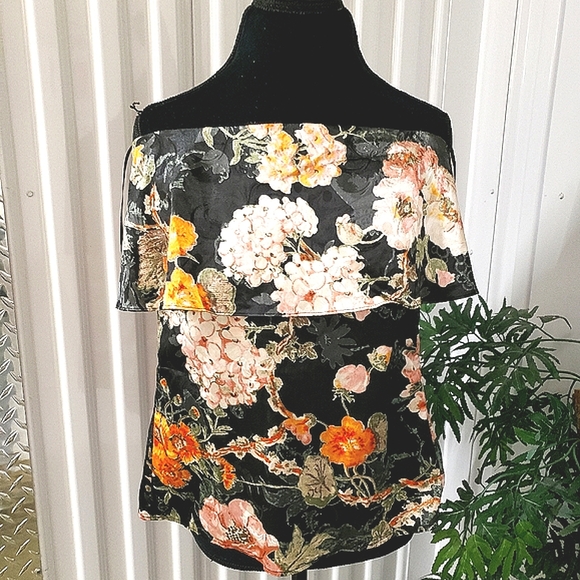 Wayf Tops - NWT WAYF BEAUTIFUL floral LAYERED RUFFLES halter top